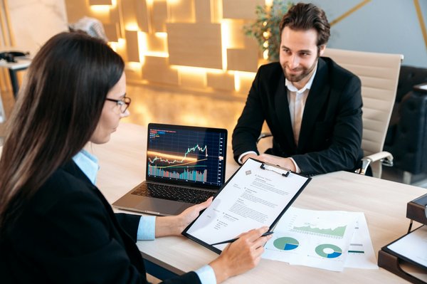 Conseils pour réussir votre CV auxiliaire de puériculture